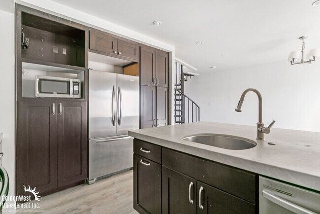 Building Photo - Stylish 1Bdm 2Ba Loft in Uptown Phoenix with Private Yard!