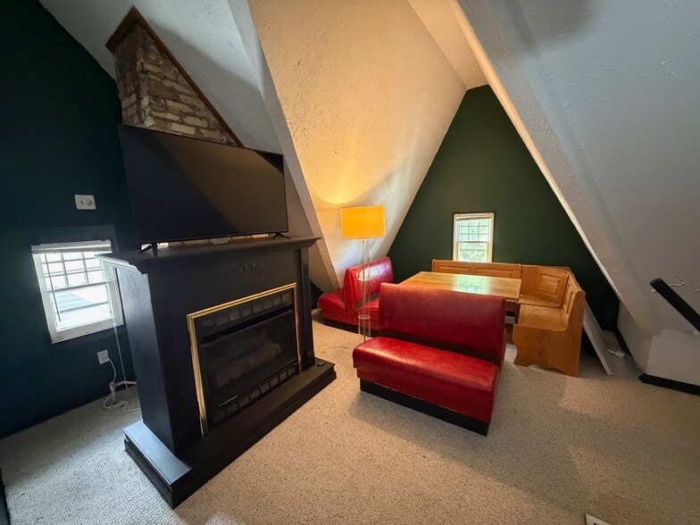 Attic - 610 Parkwood St NE