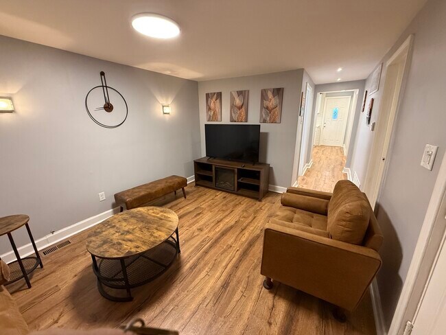 Building Photo - 5113 W Lexington St