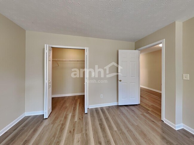 Building Photo - 2533 Plymouth Way