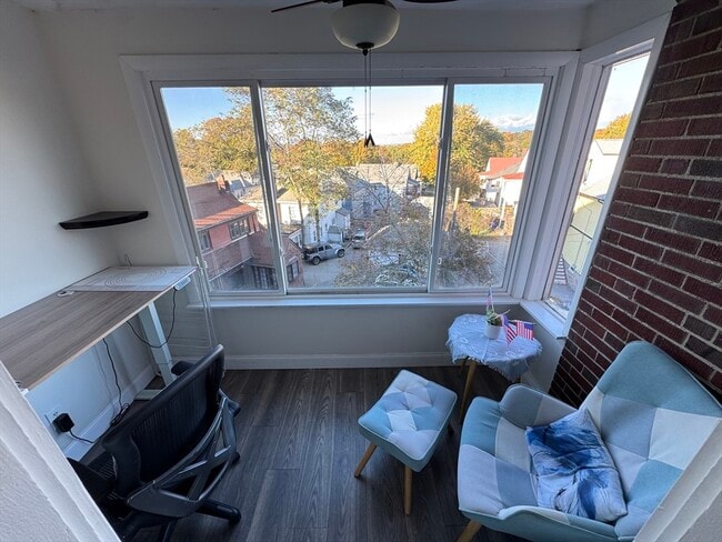 Building Photo - 2035 Commonwealth Ave