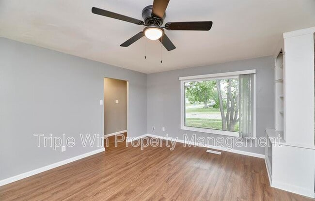 Building Photo - 2400 E Humes Ln