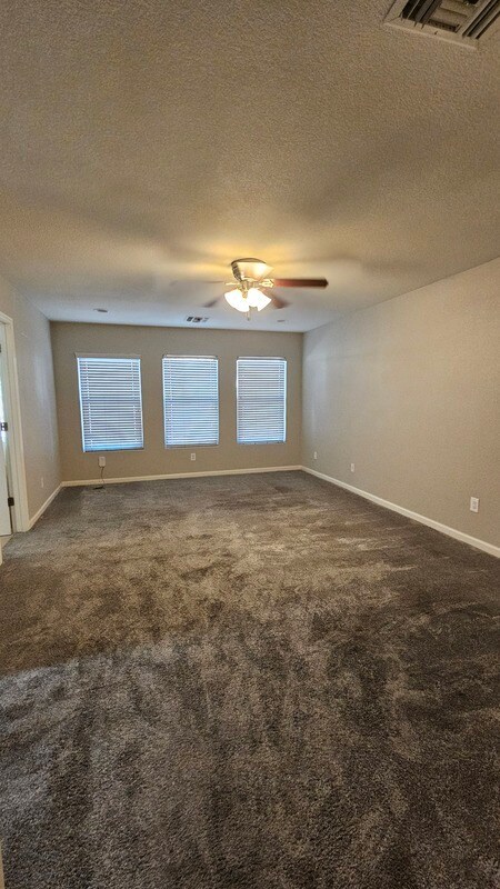 Building Photo - 711 S Roca St