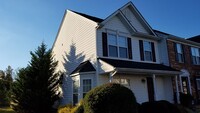 Building Photo - 3 bed, 2.5 Bath 1440sf End-Unit Henrico To...