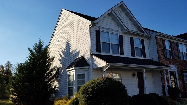 Primary Photo - 3 bed, 2.5 Bath 1440sf End-Unit Henrico To...
