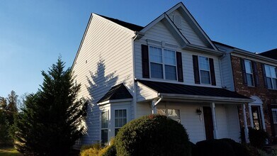 Building Photo - 3 bed, 2.5 Bath 1440sf End-Unit Henrico To...