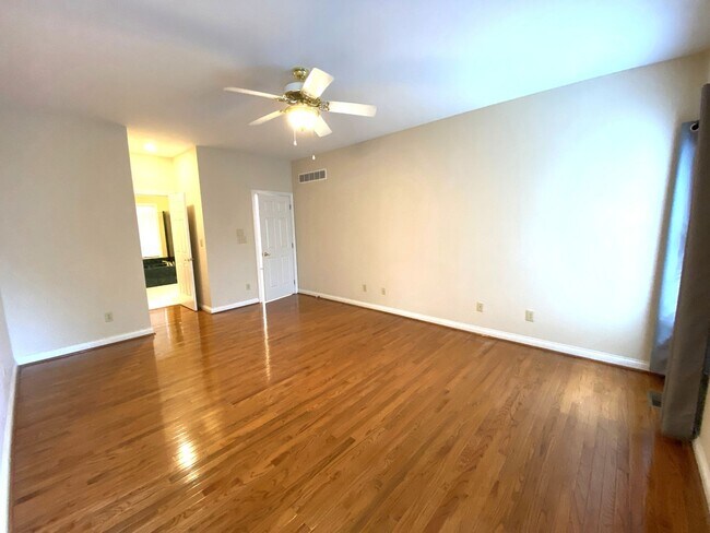 Building Photo - 4224 Evergreen Dr