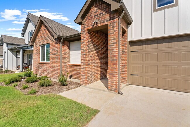 Building Photo - 6044 Freedom Dr