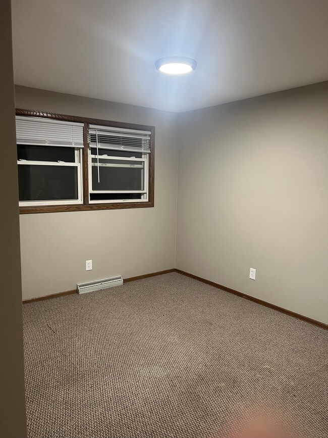 Building Photo - 2193 Packerland Dr