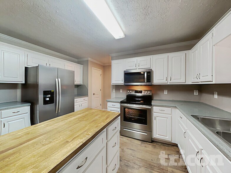 Building Photo - 204 Cobblestone Ln