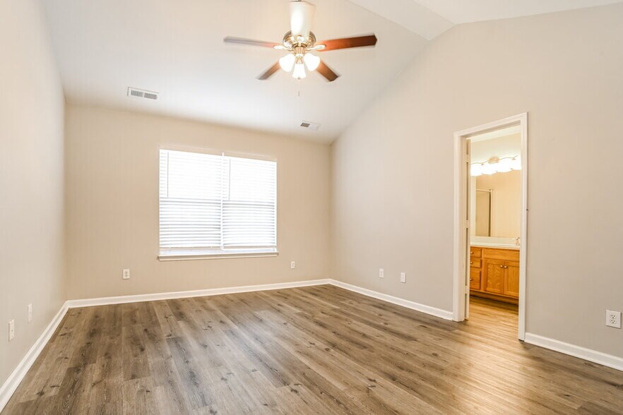 Building Photo - 1315 Ben Livingston Rd