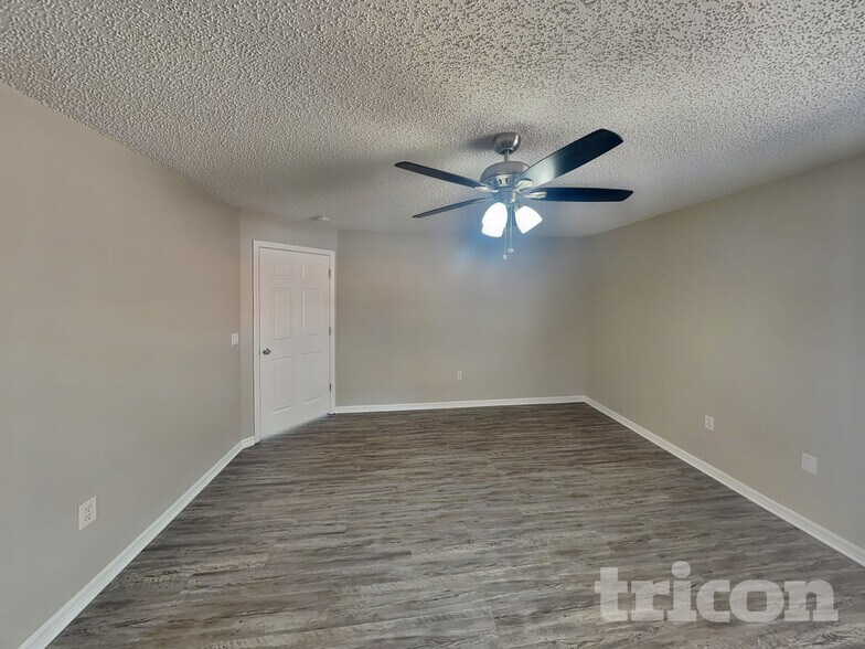 Building Photo - 3390 Shalimar Cir