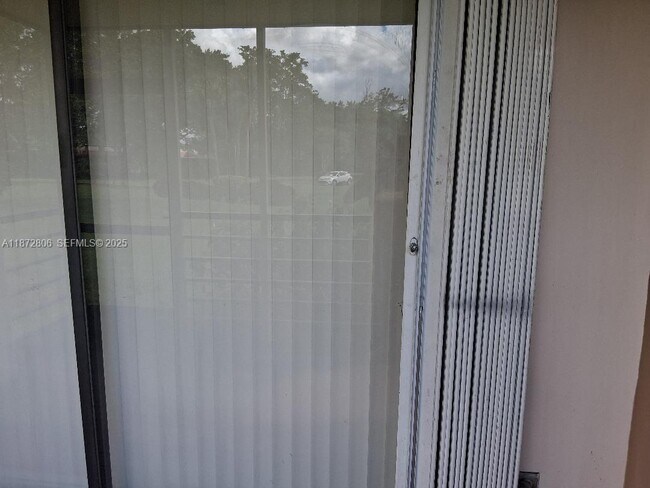 Building Photo - 1000 St Charles Pl