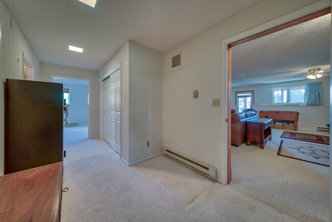 Building Photo - 9 Juniper Ln