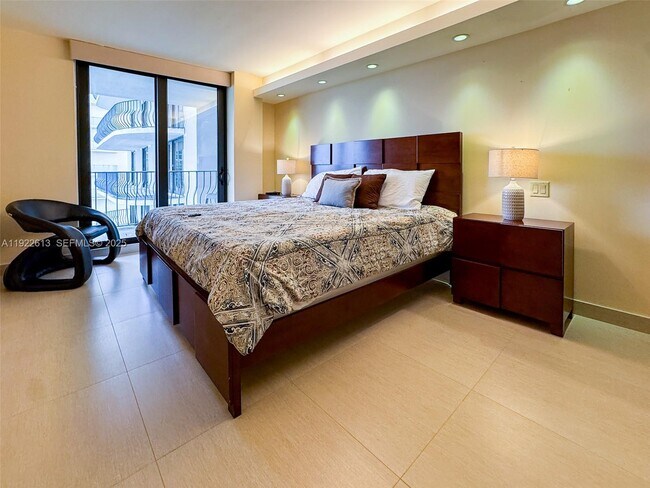 Building Photo - 8877 Collins Ave