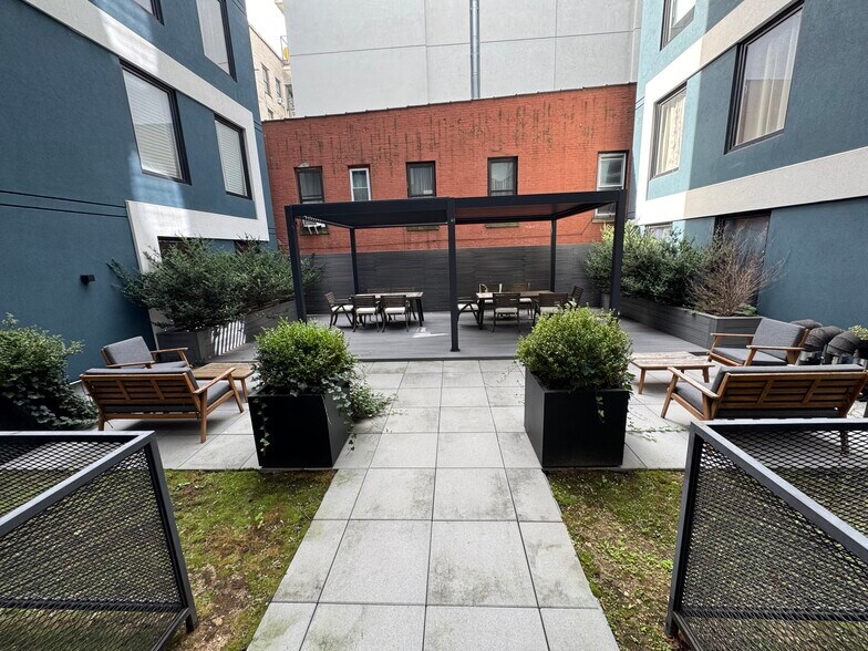 Building Photo - 150 Lenox Rd