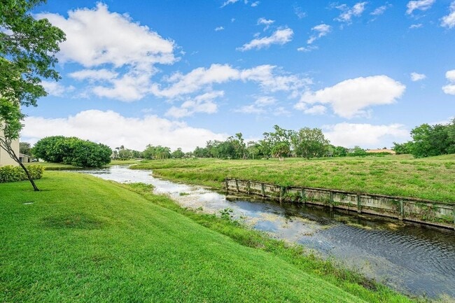 Building Photo - 2100 Greenview Shores Blvd