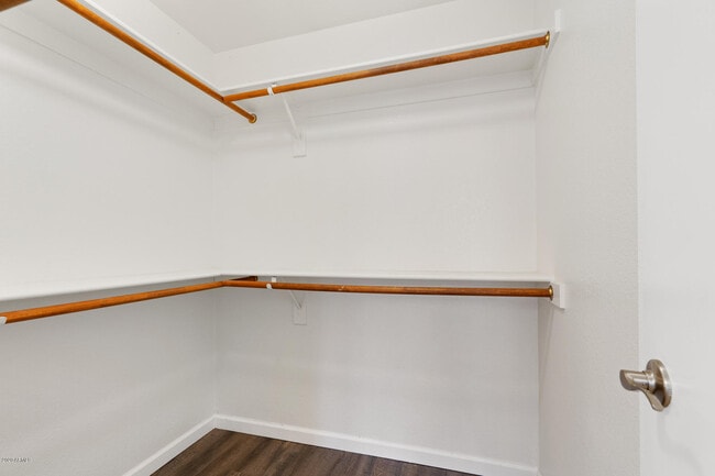 Building Photo - 1120 N Val Vista Dr