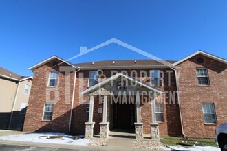 Building Photo - Beautiful Furnished 3 Bedroom Condo!