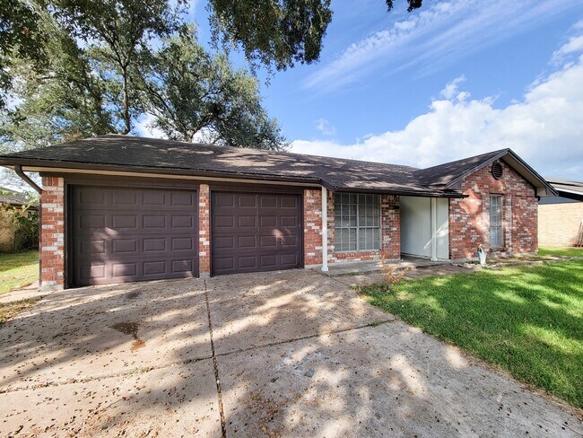 Building Photo - 2114 Yorktown Ct N