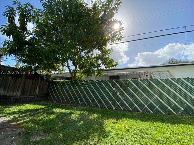 Building Photo - 2460 Taylor St