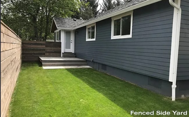 Building Photo - Beautiful 4 Bed, 3 Bath Walking Distance to the Beach!!!