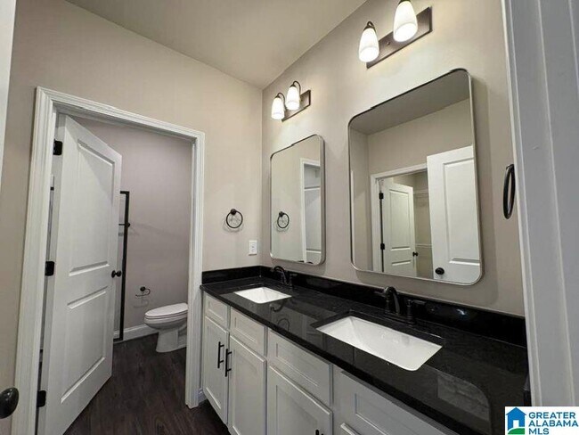 Building Photo - 4421 Lennox Pl