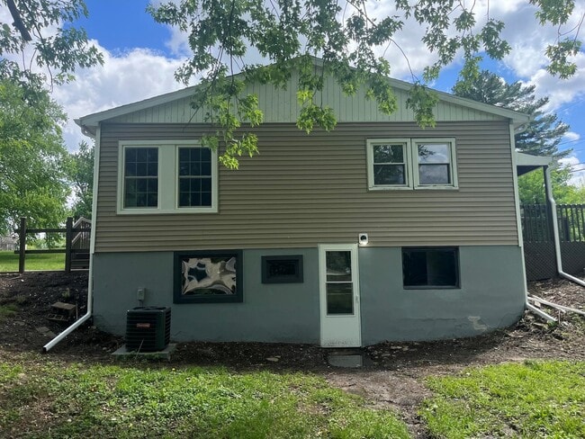 Building Photo - 410 Lakeview-