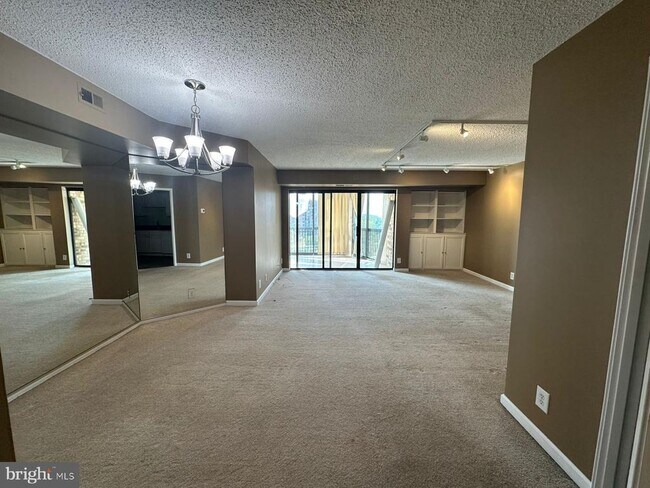 Building Photo - 5904 Mt Eagle Dr