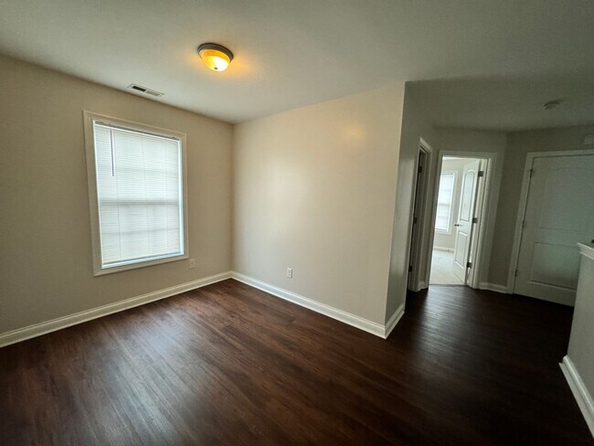 Building Photo - Beautiful 4 Bedroom in Kearney Ridge