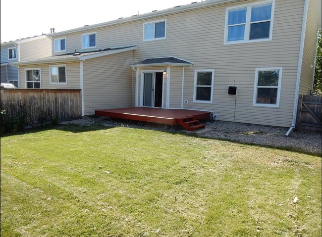 Building Photo - 3 Bed, 2.5 Bath Townhome Near Mehaffey Park & The Olde Course!