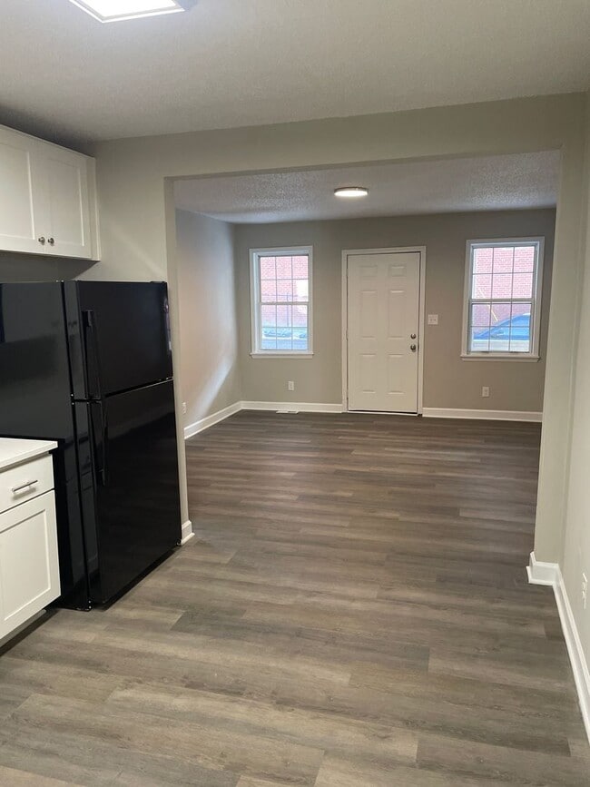 Building Photo - 645 W Northwest Blvd