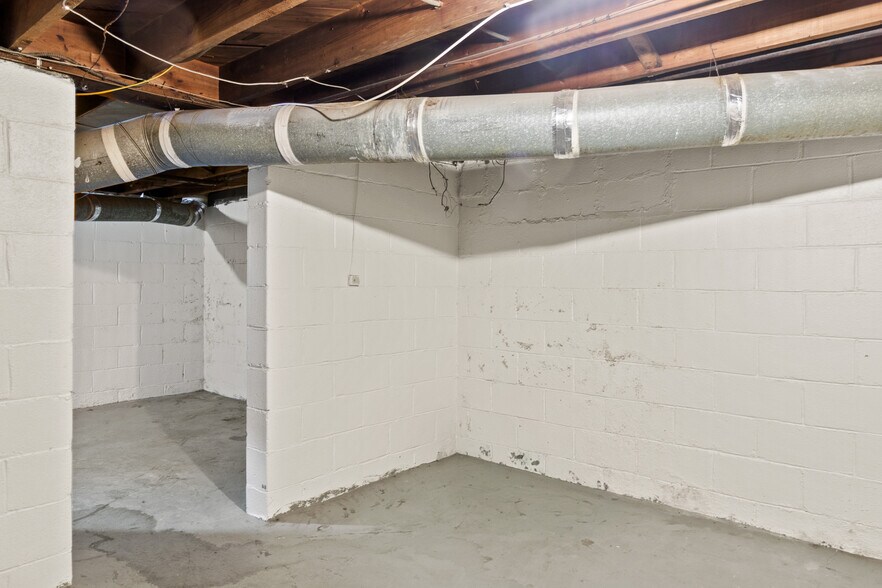 Basement - 1725 E Frankfort St