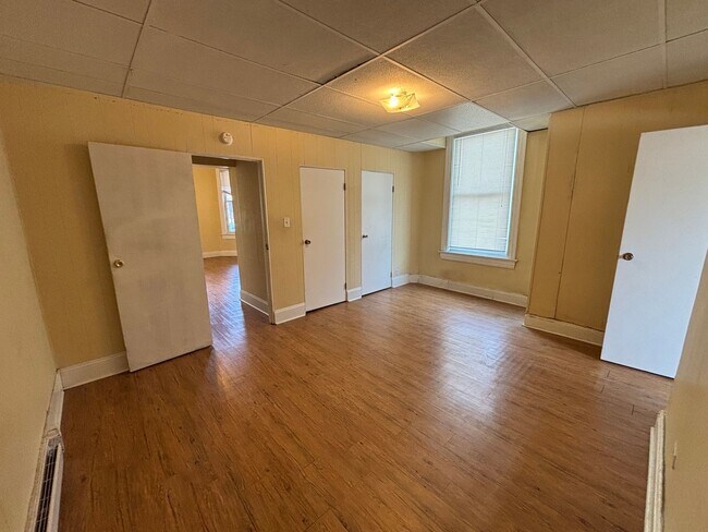 Building Photo - 303 5th Ave