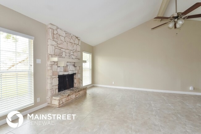 Building Photo - 7555 Lincoln Village Dr