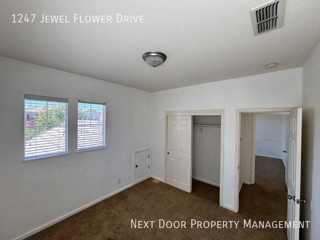 Building Photo - 1247 Jewel Flower Dr