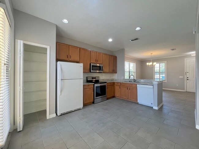 Building Photo - Hunter's Creek - 3 Bedroom, 2.5 Bathroom T...