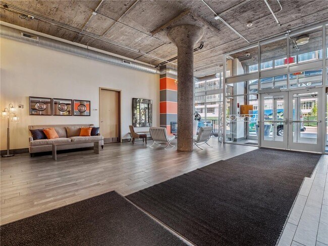 Building Photo - 521 S 7th St