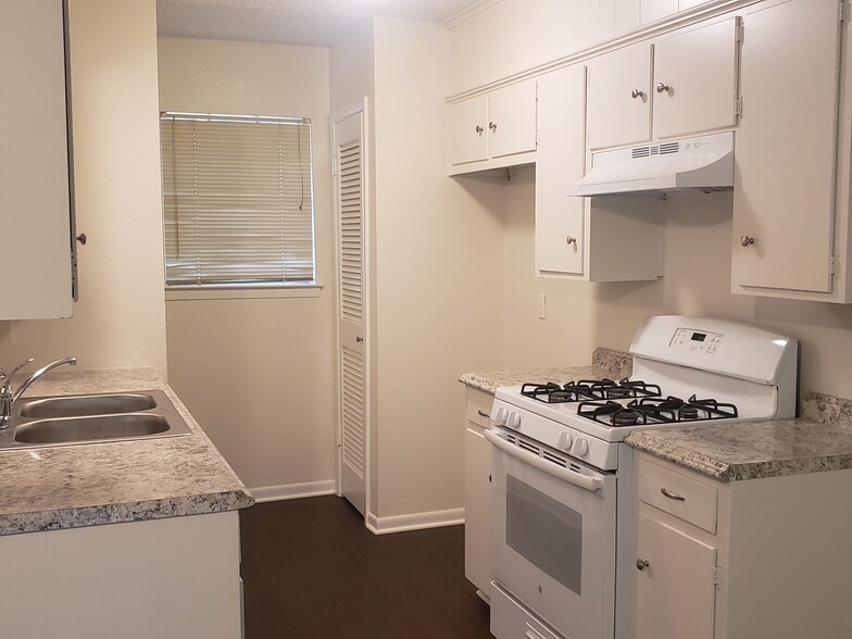 Building Photo - 629 Apollo Dr