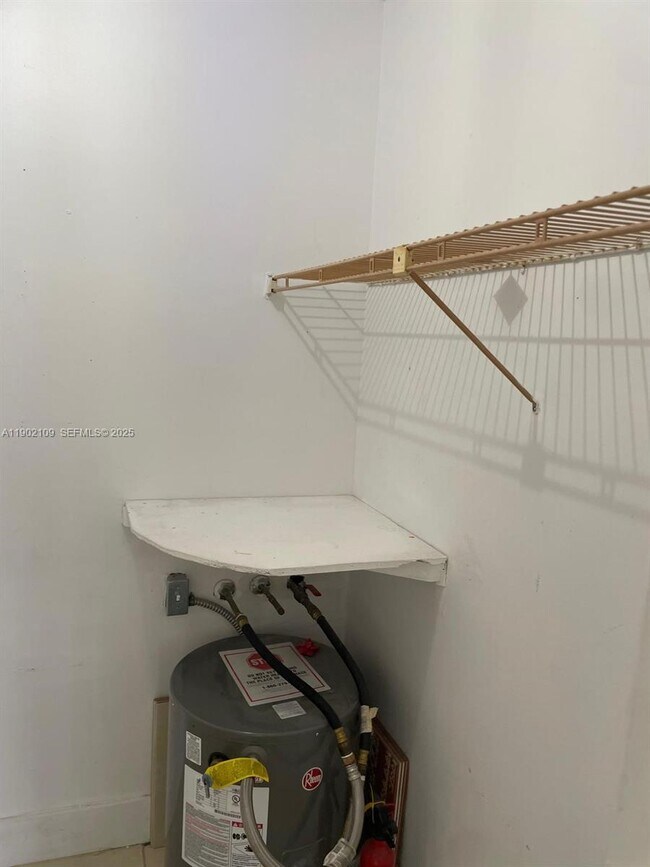 Building Photo - 3125 Oakland Shores Dr