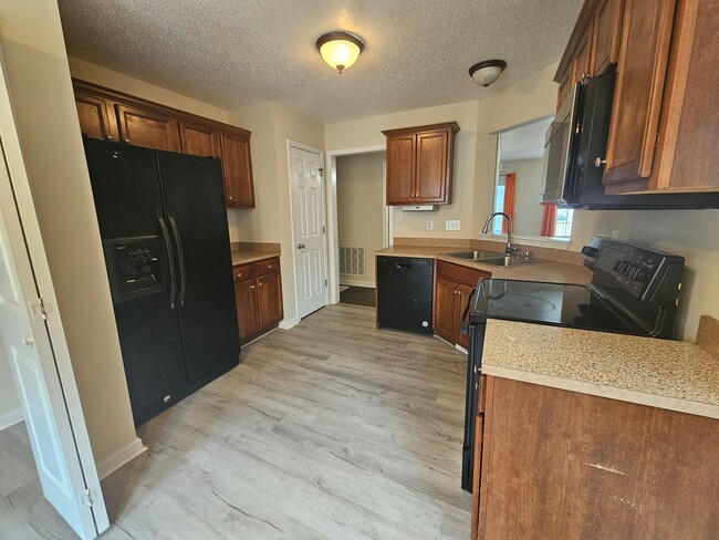 Building Photo - New Listing!!