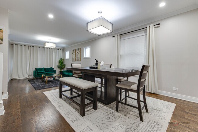 Building Photo - 3931 S Wells St