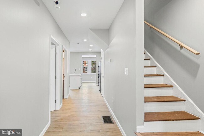 Building Photo - 3034 Arunah Ave