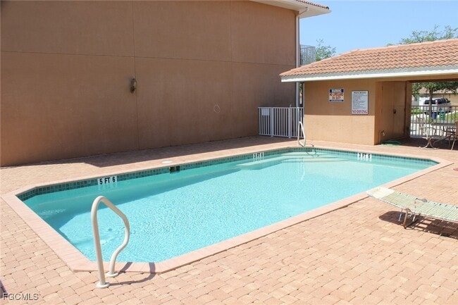 Building Photo - 607 SE 13th Pl