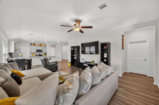 Building Photo - 15950 Boom Dr