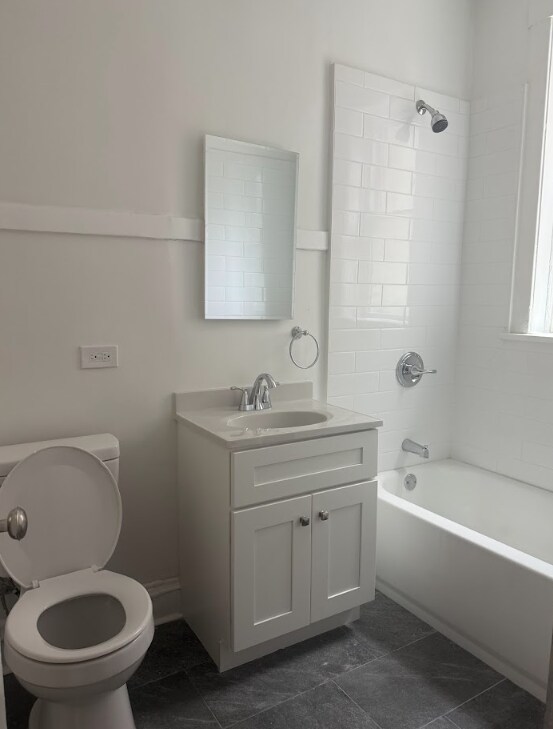 Building Photo - ?? Cozy 1BR Retreat in Hyde Park – Heat & ...