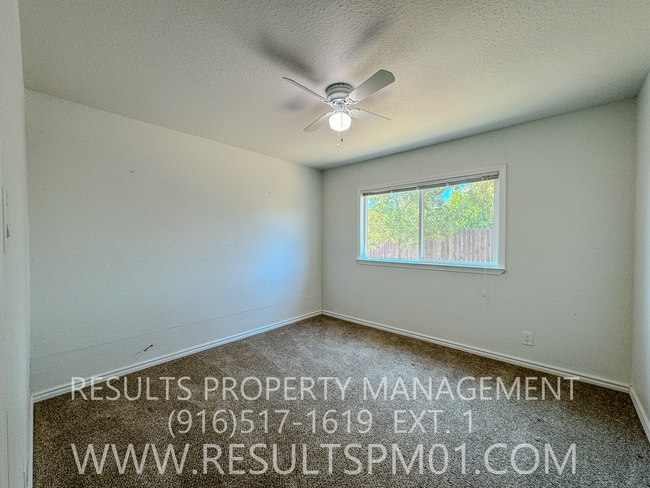 Building Photo - Charming Roseville Corner-Lot Home with RV...