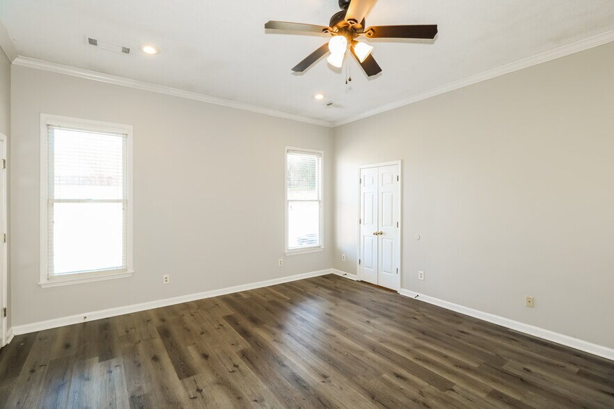 Building Photo - 8818 Lybrook Cove E