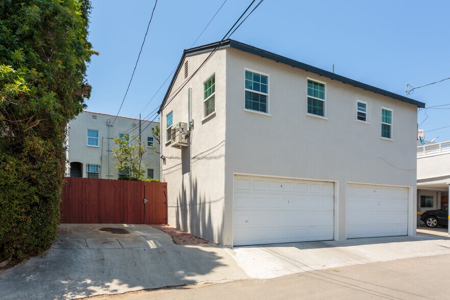 Building Photo - 10526 Eastborne Ave
