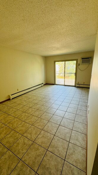 Building Photo - 900 9th Ave S